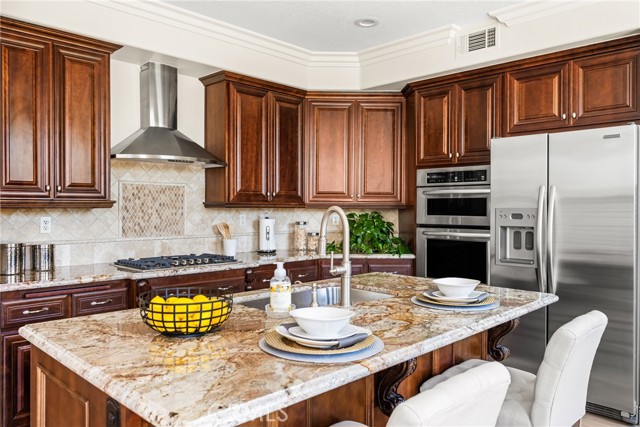 14 Celonova Place, Lake Forest CA: https://media.crmls.org/medias/b09848d5-ab2a-4c44-af8e-603b624c8471.jpg