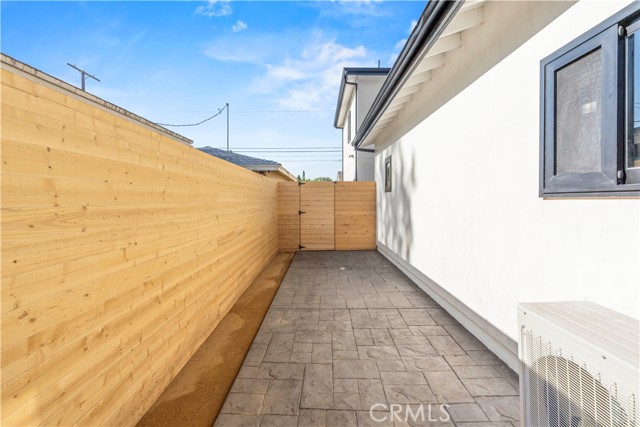 16245 1/2 Chatsworth Street, Granada Hills CA: https://media.crmls.org/medias/b0988b38-b3ad-43a6-ac76-594811c4dfcb.jpg