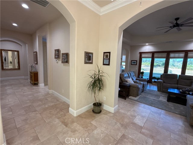 18 Tuscan Drive, Paradise CA: https://media.crmls.org/medias/b09894f7-49fd-4770-9d44-9d3bd80dcea4.jpg