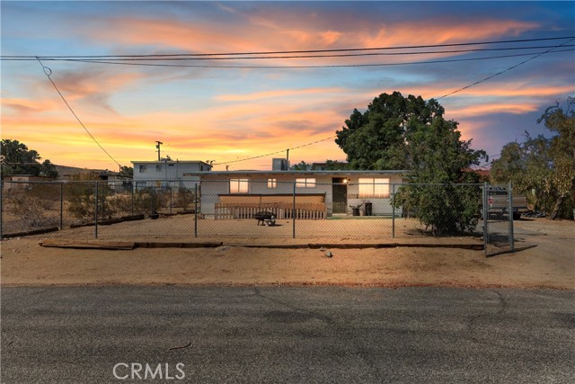 Detail Gallery Image 2 of 29 For 61978 Aster Pl, Joshua Tree,  CA 92252 - 3 Beds | 2 Baths