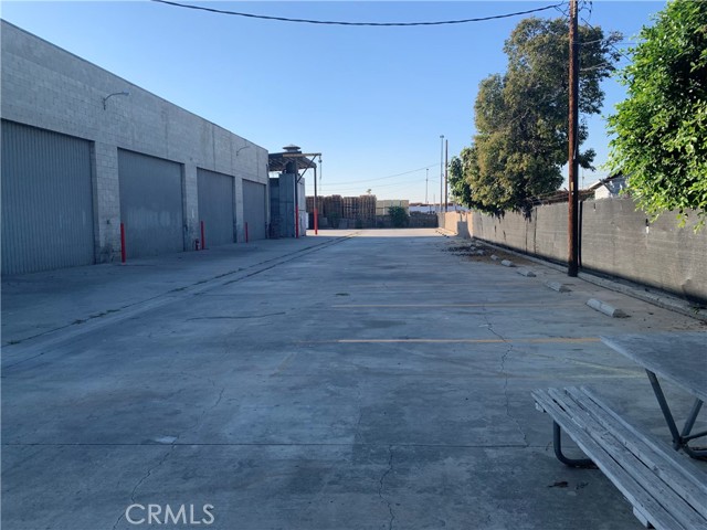 Total of 5 bays plus a paint booth
