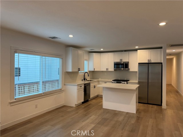 Detail Gallery Image 3 of 9 For 1215 N Vista, West Hollywood,  CA 90046 - 2 Beds | 1/1 Baths