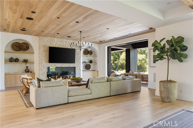 Detail Gallery Image 10 of 41 For 24341 Rolling View Rd, Hidden Hills,  CA 91302 - 7 Beds | 9/2 Baths