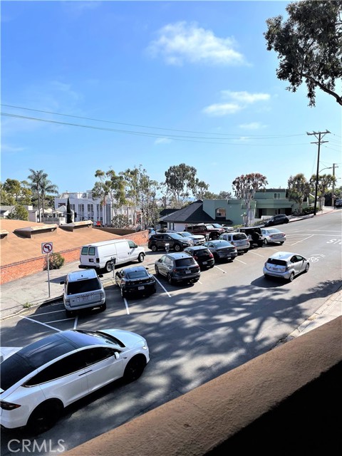 100 Cliff Drive, Laguna Beach CA: https://media.crmls.org/medias/b09aad3a-8a40-4216-9ea3-6ea35f414b6f.jpg