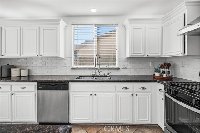 Detail Gallery Image 14 of 40 For 2110 Laurelwood Ct, Rosamond,  CA 93560 - 4 Beds | 2 Baths