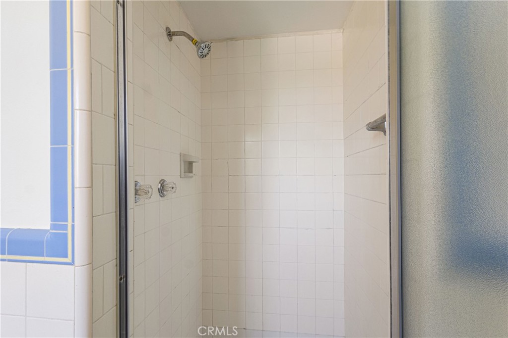 https://media.crmls.org/medias/b09b5fcc-3371-403d-8f71-8f85141dfd68.jpg?preset=X-Large