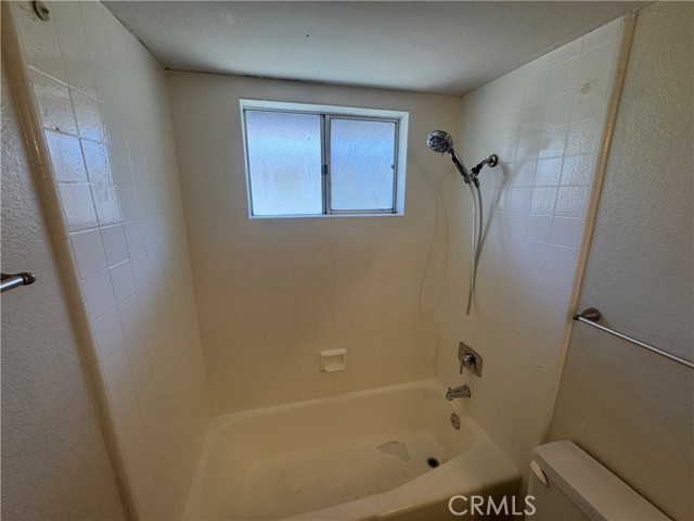 873 Kristin Lane, Hemet CA: https://media.crmls.org/medias/b09b9a10-4ca2-4bd6-83e0-8f9d8f56964c.jpg