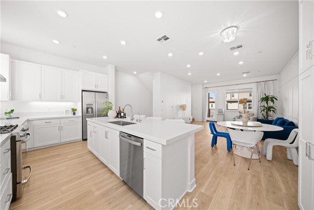 Detail Gallery Image 15 of 56 For 275 Sash, Irvine,  CA 92618 - 2 Beds | 2/1 Baths