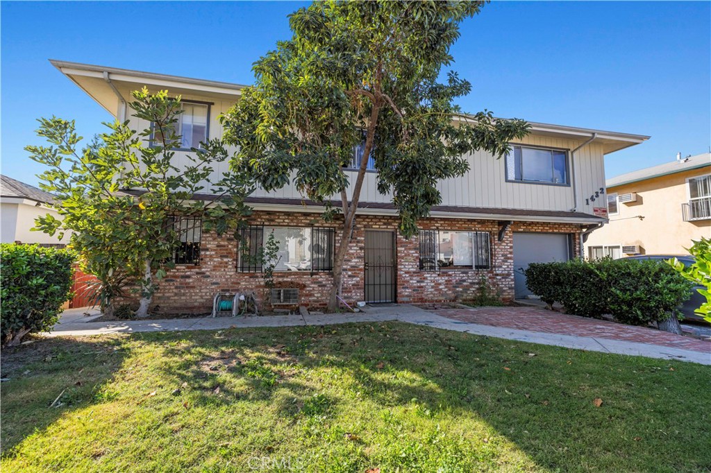 SingleFamilyResidence at 1432 E Maple