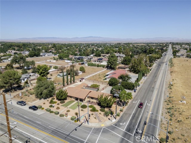4507 W Avenue N, Lancaster CA: https://media.crmls.org/medias/b09c07f3-9b70-4b7d-9feb-ed35162f39e8.jpg
