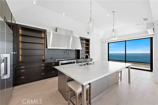 Detail Gallery Image 8 of 64 For 2340 Crestview Dr, Laguna Beach,  CA 92651 - 4 Beds | 5/1 Baths