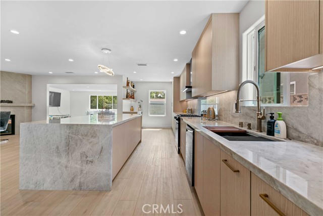 6832 Cantaloupe Avenue, Van Nuys CA: https://media.crmls.org/medias/b09caca2-420a-42a5-9928-3943cf1647d3.jpg