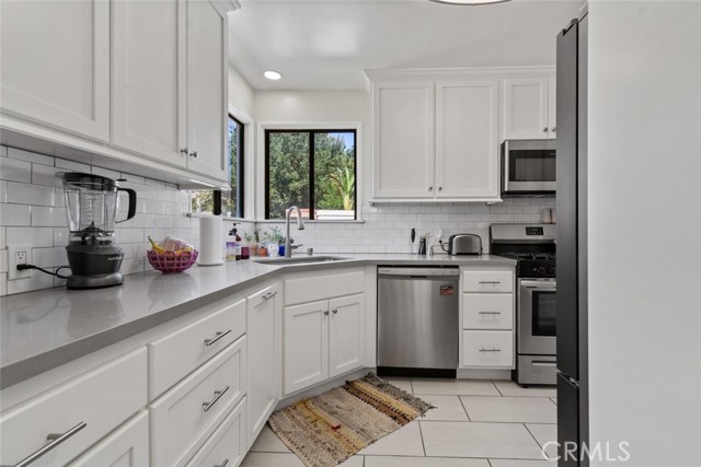 8944 Darby Avenue photo 8