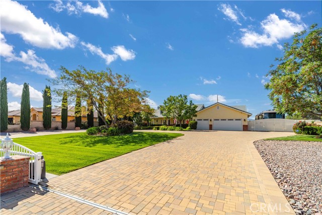 2608 Desert Rose Drive, Lancaster CA: https://media.crmls.org/medias/b09dd3c4-0c6a-4ce7-8a9a-774debc3be29.jpg