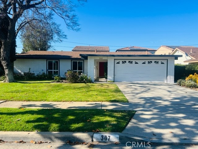 Detail Gallery Image 1 of 1 For 307 Fairway Ln, Placentia,  CA 92870 - 5 Beds | 2 Baths