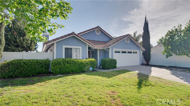 19450 Sweetwood Lane, Lake Elsinore CA: https://media.crmls.org/medias/b09eacb8-a830-4784-960a-6447558207da.jpg