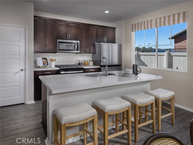 Detail Gallery Image 2 of 11 For 2132 Bergamot St, Redlands,  CA 92374 - 3 Beds | 2/1 Baths
