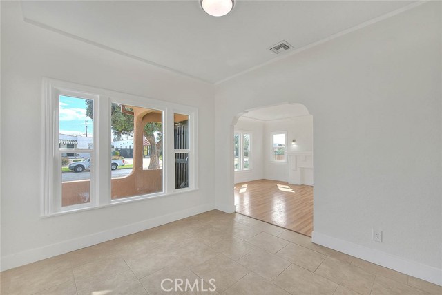 547 W 106th Street, Los Angeles CA: https://media.crmls.org/medias/b09fccaa-847b-4f70-a496-8b7cff79cdfe.jpg