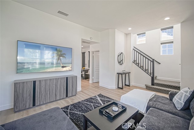 Detail Gallery Image 13 of 58 For 542 Arbor Ct, Simi Valley,  CA 93065 - 4 Beds | 2/1 Baths