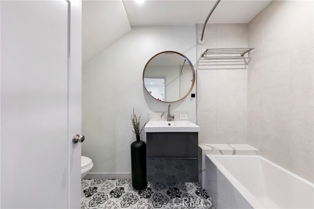 Detail Gallery Image 11 of 41 For 3512 Pacific Ave #2,  Los Angeles,  CA 90292 - 2 Beds | 2 Baths