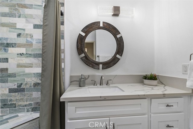 3125 Yukon Avenue, Costa Mesa CA: https://media.crmls.org/medias/b0a0e42b-090e-4745-a331-e2b4956da49a.jpg