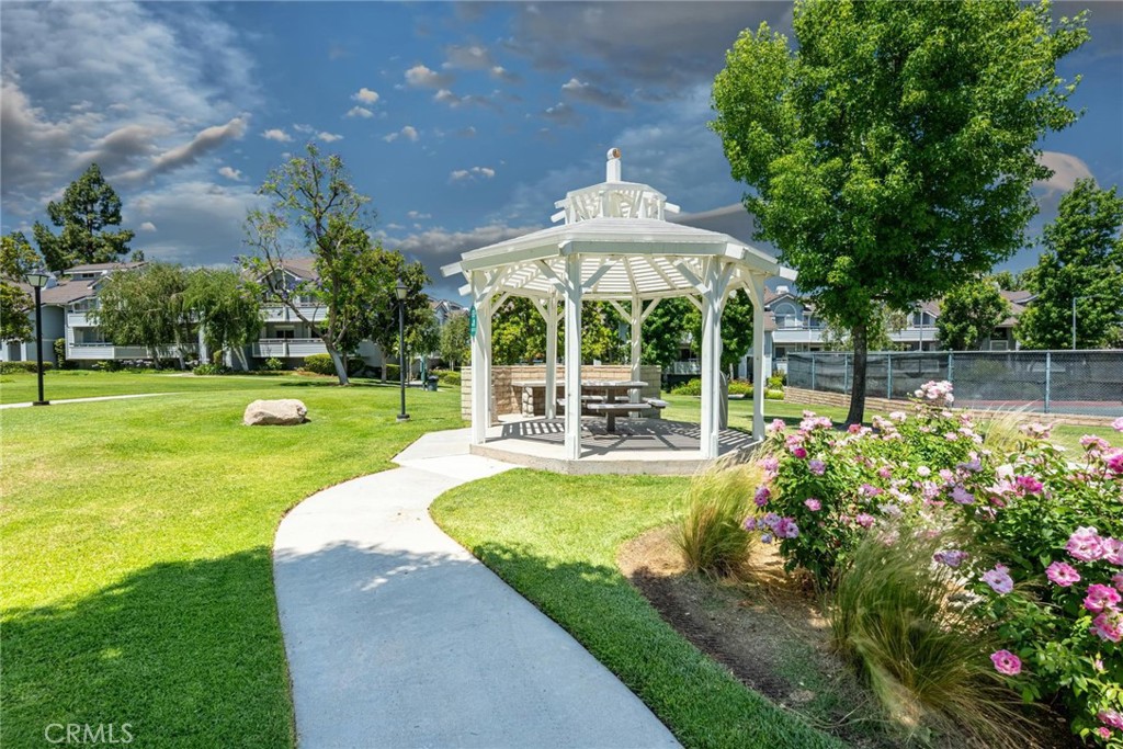 https://media.crmls.org/medias/b0a13541-44f3-4ecf-b373-08d377594cfd.jpg?preset=X-Large