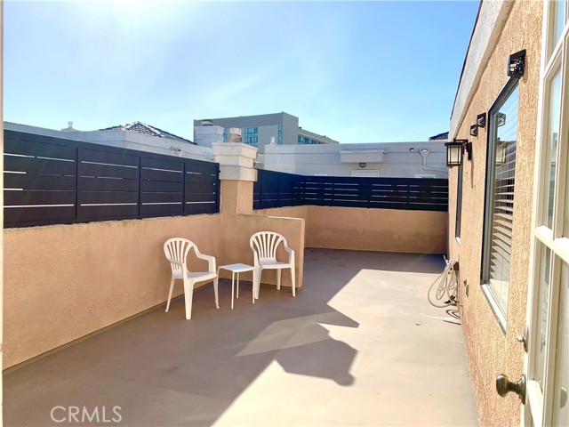 Detail Gallery Image 2 of 32 For 425 S Catalina Ave #4,  Redondo Beach,  CA 90277 - 3 Beds | 3 Baths