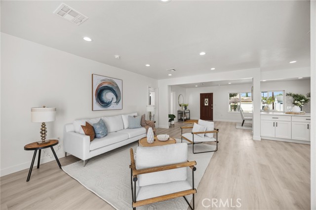 Image 9 of 37 For 2024 Grandridge Ave