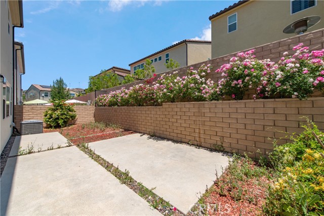 19256 Merryweather Drive, Canyon Country CA: https://media.crmls.org/medias/b0a2e1aa-d24a-4114-a0d9-1632e7b2810f.jpg