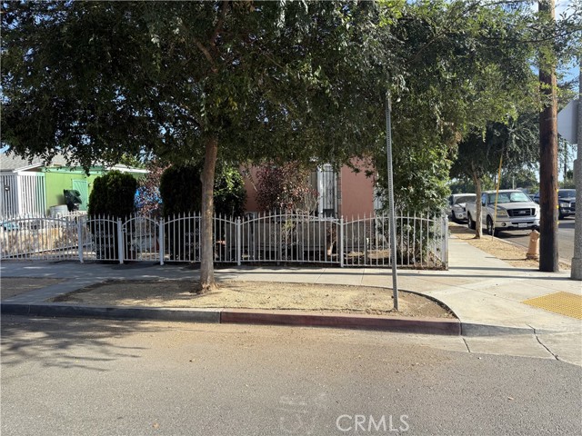 601 W 19th Street, Long Beach CA: https://media.crmls.org/medias/b0a35e54-3805-4564-ae9a-282e05ba77c2.jpg