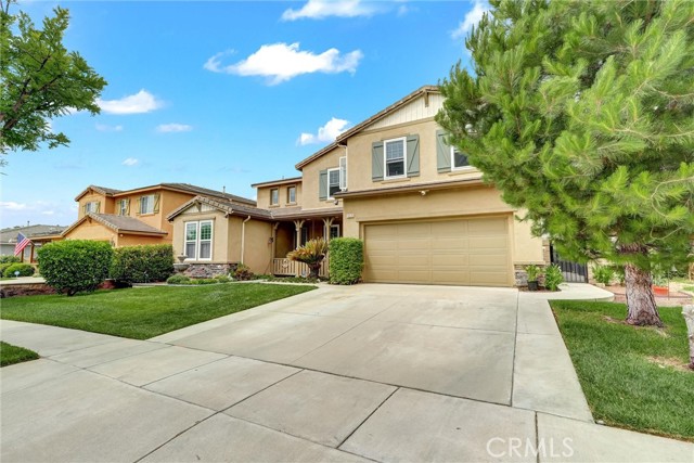 13576 Oxford Ct, Chino CA: https://media.crmls.org/medias/b0a37950-0cd4-4a8b-b05a-85bedb9ca02c.jpg