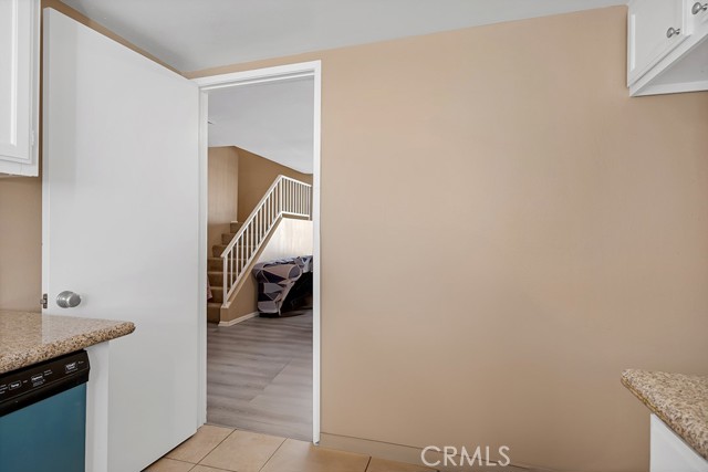 Detail Gallery Image 6 of 32 For 8834 Willis Ave 2a,  Panorama City,  CA 91402 - 3 Beds | 2/1 Baths