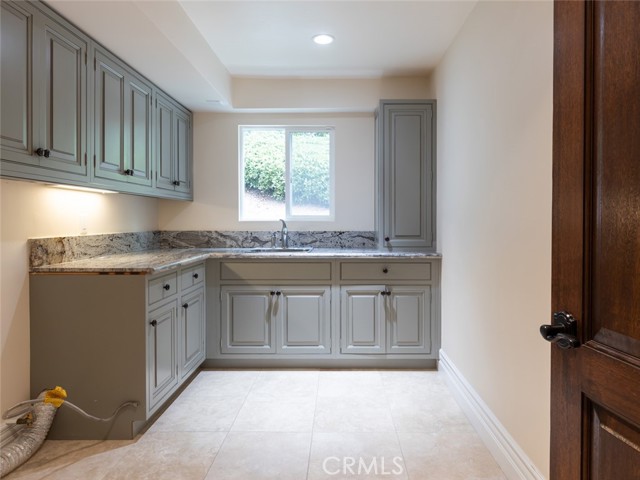 Detail Gallery Image 8 of 33 For 26521 Broken Bit Ln, Laguna Hills,  CA 92653 - 4 Beds | 3/1 Baths