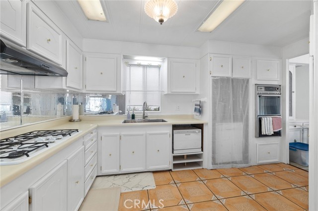 1919 W Coronet Avenue, Anaheim CA: https://media.crmls.org/medias/b0a5211c-4d96-46df-a0e4-b1402e01d39b.jpg