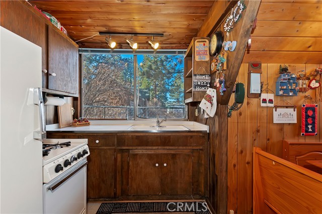 Detail Gallery Image 10 of 25 For 205 Angeles Bld, Big Bear City,  CA 92314 - 1 Beds | 1 Baths