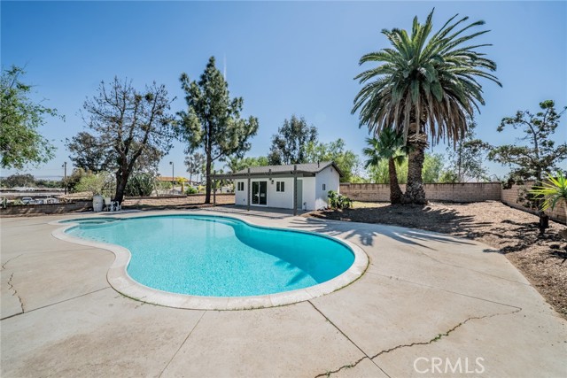 Detail Gallery Image 4 of 46 For 10524 58th St, Jurupa Valley,  CA 91752 - 5 Beds | 3/1 Baths