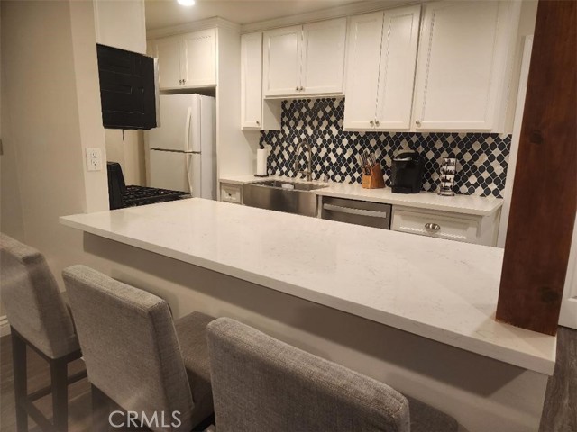 Detail Gallery Image 3 of 12 For 12028 Brookshire, Downey,  CA 90242 - 2 Beds | 2 Baths