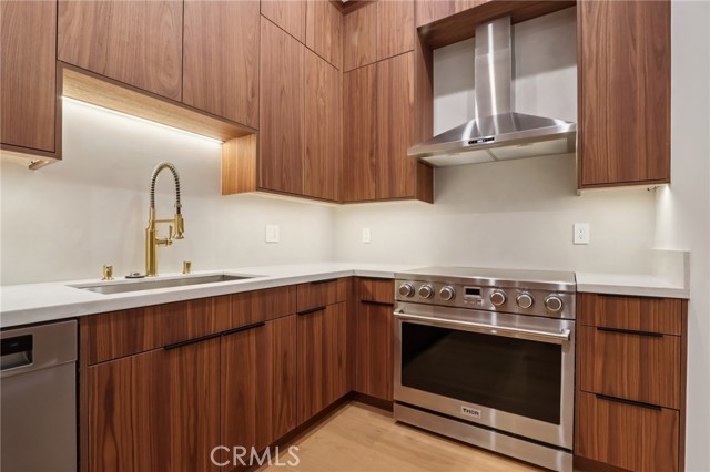 18200 Sheffield Lane, Porter Ranch CA: https://media.crmls.org/medias/b0a6eef5-17ed-44d6-bc27-1f8d6131a41f.jpg