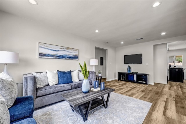 Image 4 of 39 For 14431 Harvest Ave