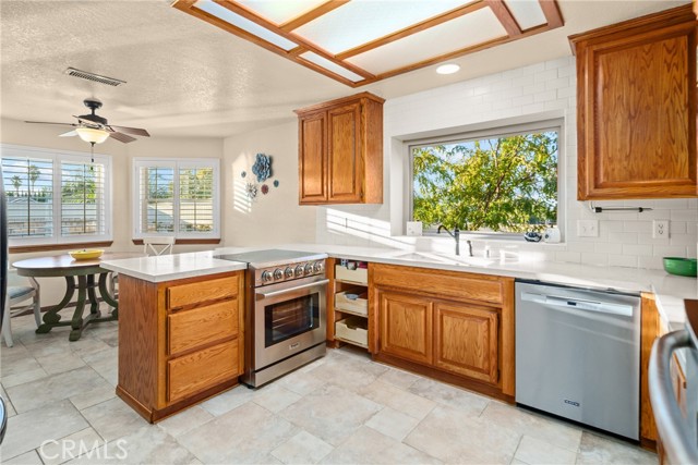 Detail Gallery Image 15 of 58 For 41715 Shain Ln, Quartz Hill,  CA 93536 - 3 Beds | 2 Baths