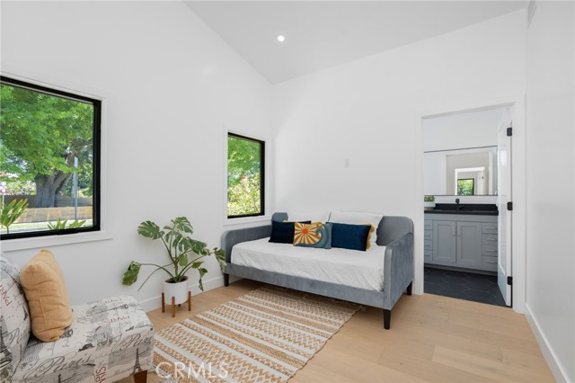 3189 S Bentley Avenue, Los Angeles CA: https://media.crmls.org/medias/b0a817a5-bb83-459c-8623-c2cd6f293b8e.jpg