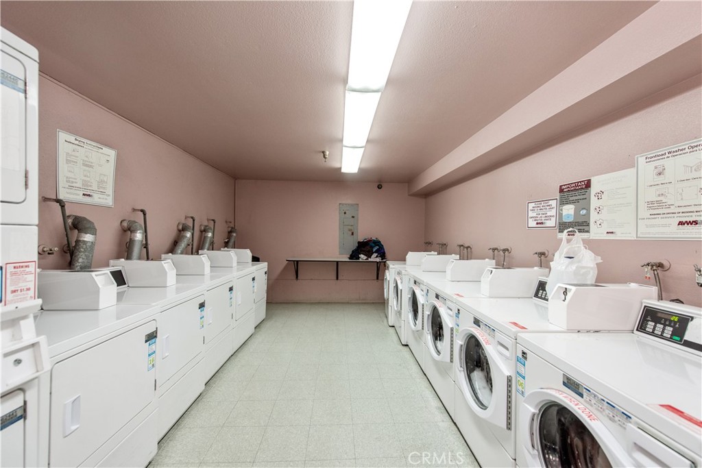 https://media.crmls.org/medias/b0a858f5-80ff-40ce-89d4-b31c8f9e3325.jpg?preset=X-Large