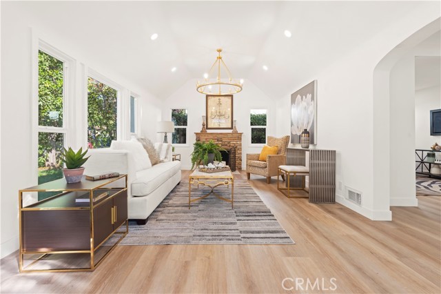 Detail Gallery Image 4 of 25 For 1028 Olmsted, Glendale,  CA 91202 - 4 Beds | 3 Baths