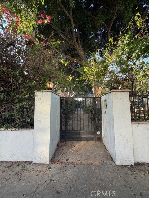 Detail Gallery Image 2 of 12 For 1537 N Serrano Ave, Los Angeles,  CA 90027 - – Beds | – Baths