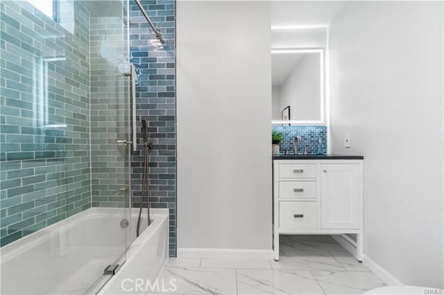 Detail Gallery Image 39 of 55 For 8566 Hollywood Bld, Los Angeles,  CA 90069 - 6 Beds | 6/1 Baths