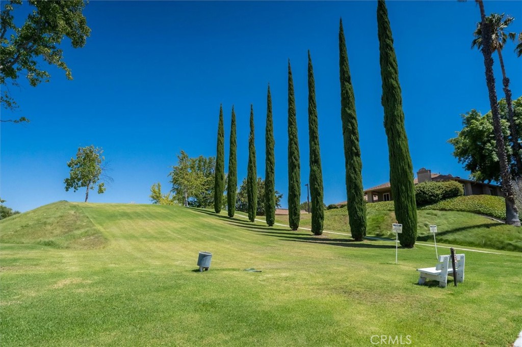 https://media.crmls.org/medias/b0aa66f7-7b9f-428e-b72e-a388593cbe2a.jpg?preset=X-Large