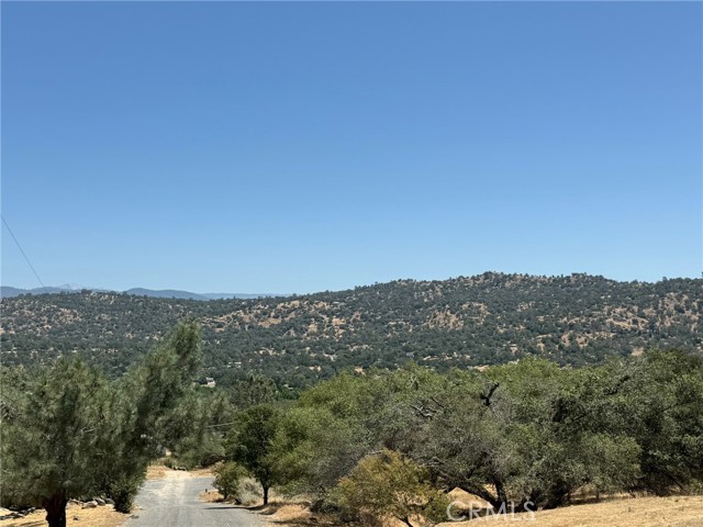 1 Wild Horse Way, Coarsegold CA: https://media.crmls.org/medias/b0ab2d8b-4987-44b6-9562-ec14708e2fed.jpg