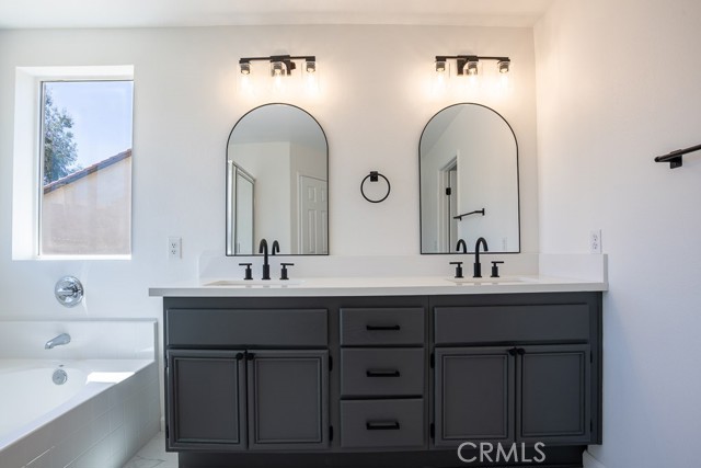 7502 Ridge View Drive, Lancaster CA: https://media.crmls.org/medias/b0ab5f2b-5c1d-403f-90ac-fda56f033da7.jpg