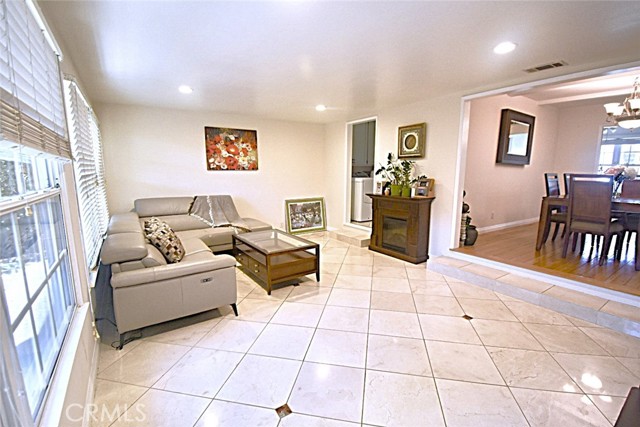 Detail Gallery Image 4 of 21 For 11151 Fraley St, Garden Grove,  CA 92841 - 3 Beds | 3 Baths