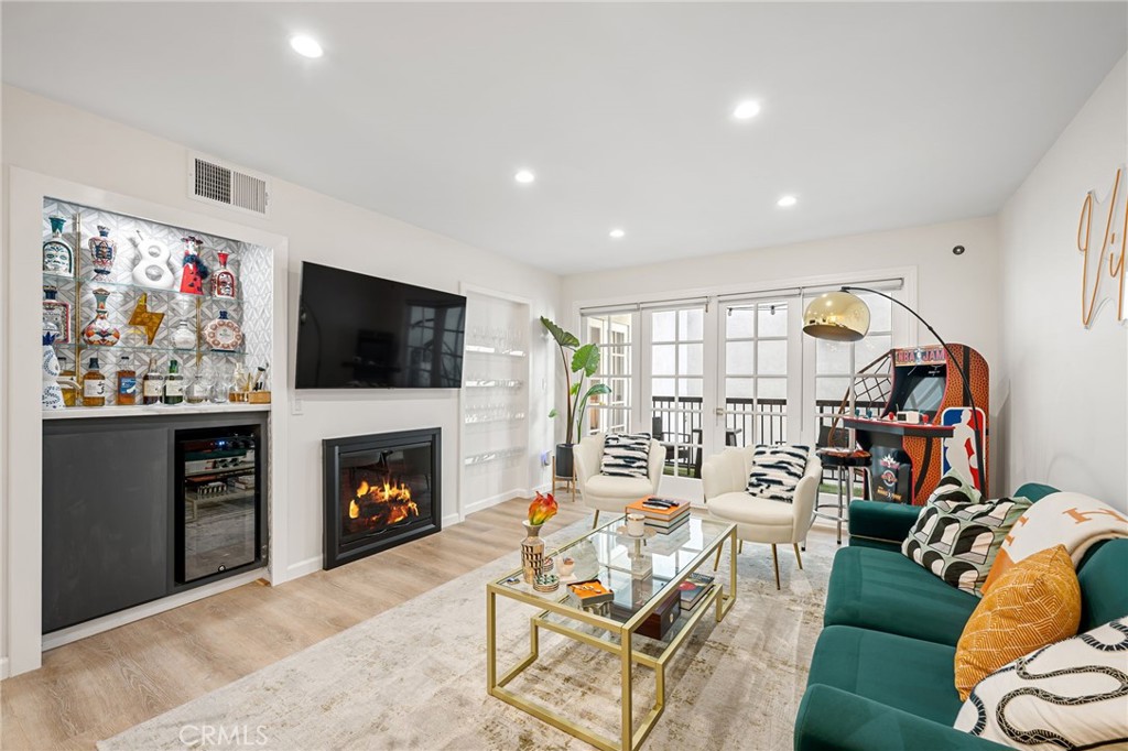 906 N Doheny Drive #318